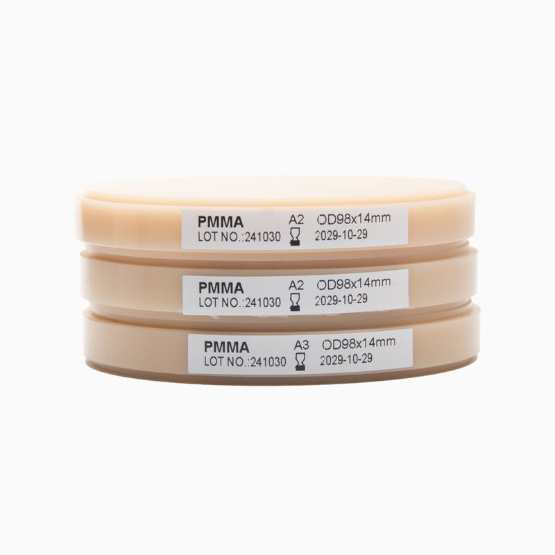 Blocco in PMMA dentale con resistenza a flessione di 150 MPa e densità compresa tra 132 e 151 g/ml, ideale per restauri dentali