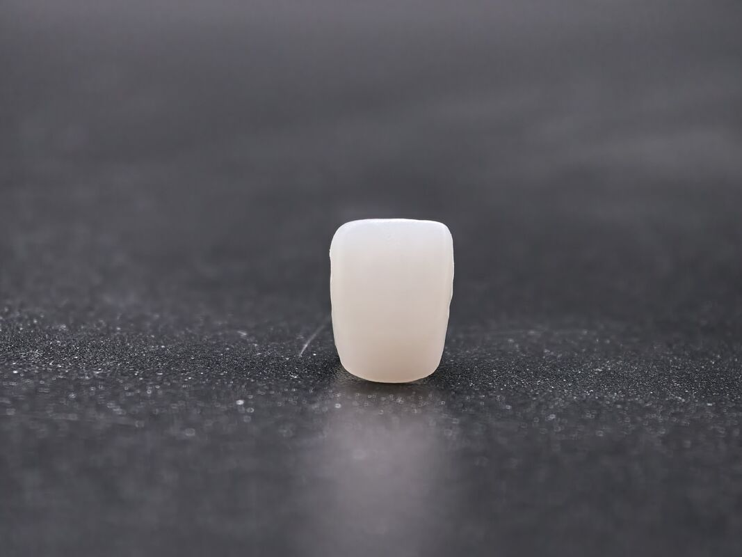 Blocco di zirconia dentale, preconfezionato per la lavorazione CADCAM, con resistenza superiore e traslucidità che imita da vicino i denti naturali