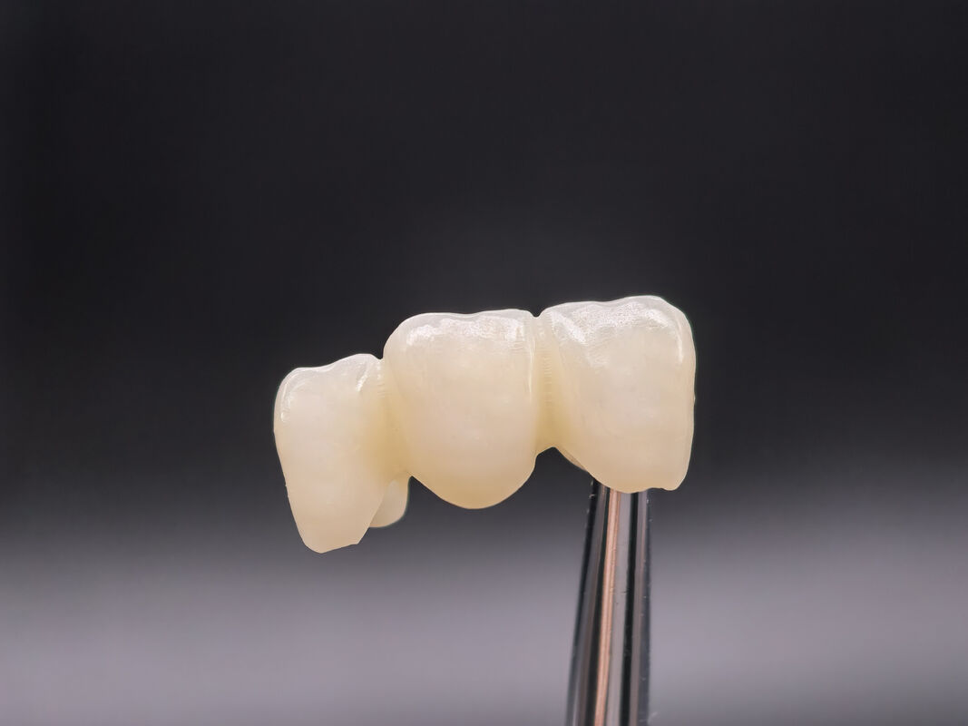 Blocco di Zirconia Dentale che Fornisce Alta Densità Dopo la Sinterizzazione e Bassa Solubilità Chimica per Applicazioni Dentali Durevoli