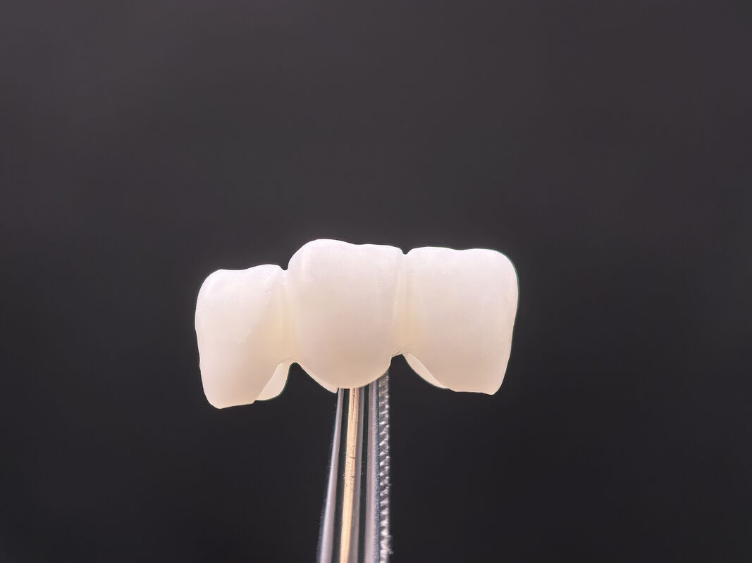 Blocco di Zirconia Dentale che Fornisce Alta Densità Dopo la Sinterizzazione e Bassa Solubilità Chimica per Applicazioni Dentali Durevoli